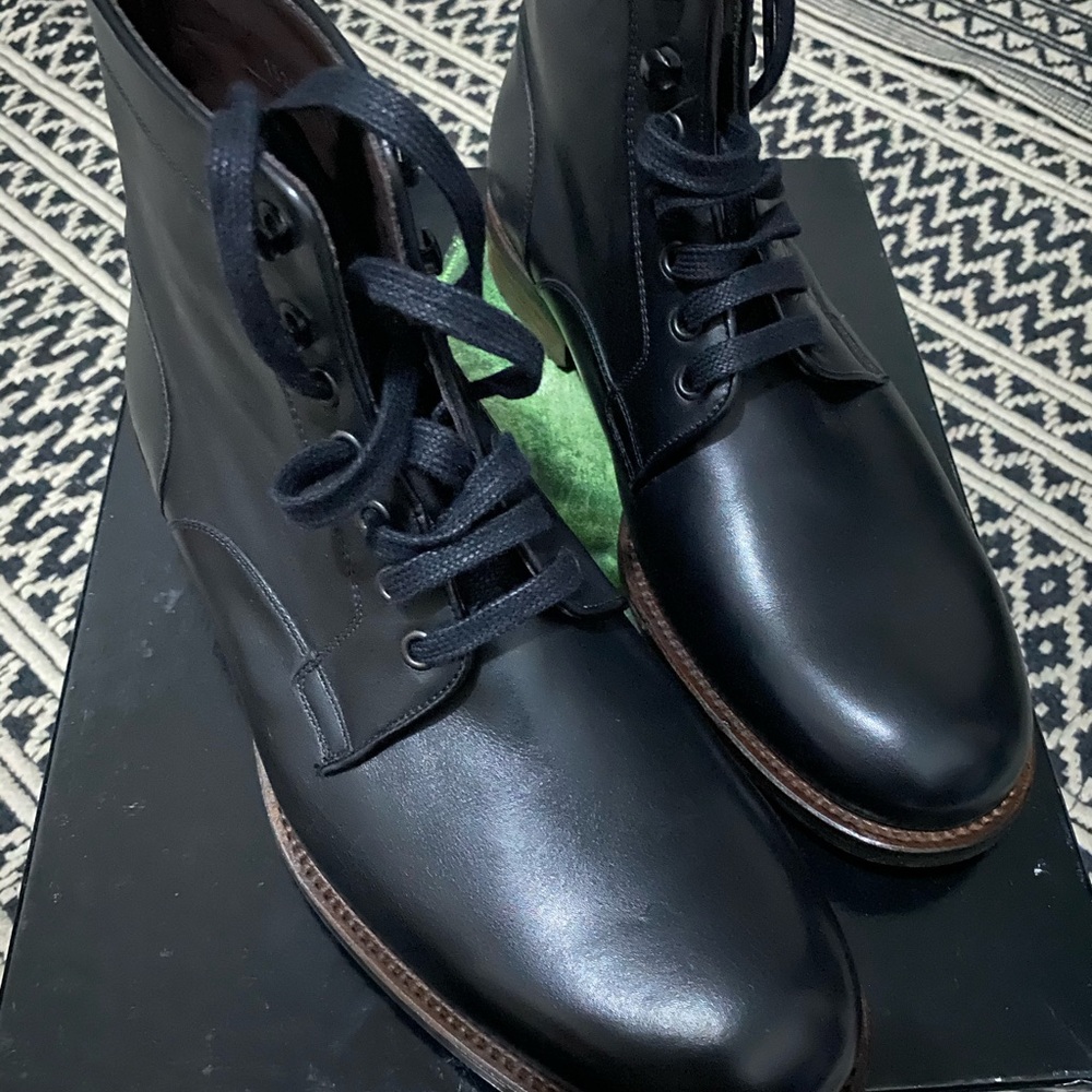Brand New never been used Magnanni casual boots